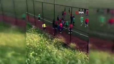 kirmizi kart -  U 19 maçında tekme ve yumruklar havada uçtu Videosu