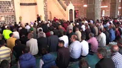 Diyarbakır'ın tarihi camileri mukabele halkalarıyla şenlendi 