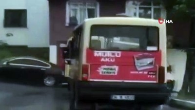  İstanbul’da minibüs şoförlerinin yarışı kamerada 