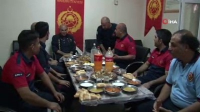  İtfaiye erlerinin zorlu Ramazan mesaisi
