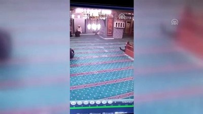 teravih namazi - Camiye giren kedi güvenlik kamerasında - KOCAELİ  Videosu