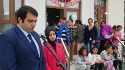 hickirik -  Minik öğrenci İstiklal Marşı’nı okurken heyecandan hıçkırıklara boğuldu  Videosu