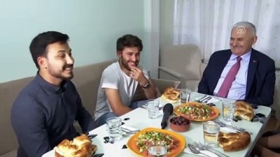 Binali Yıldırım öğrencilerle iftar açtı - İSTANBUL
