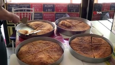 karahisar -  Ramazan ayının vazgeçilmezlerinden yağsız şerbetli tatlı: Ekmek kadayıfı  Videosu