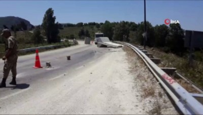 amator kamera -  Sınıra götürülen duvar perdeler karayolunda devrildi  Videosu