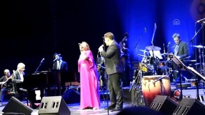 piyanist - ABD'li müzik grubu Pink Martini Bursa'da konser verdi - BURSA  Videosu