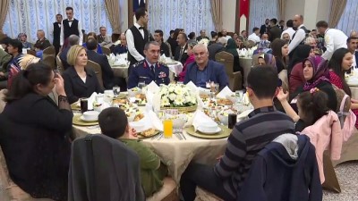 kuvvet komutanlari - Akar ve komutanlardan şehit aileleri ile iftar - ANKARA  Videosu