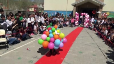 sinif ogretmeni -  Atık malzemelerden kostüm yapıp defilede sergilediler  Videosu