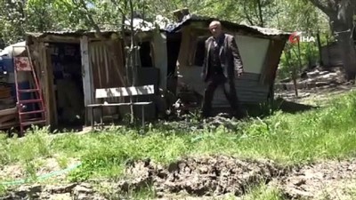 toprak kaymasi -  Heyelan nedeniyle yarıklar oluştu, yol ve bahçeler zarar gördü  Videosu