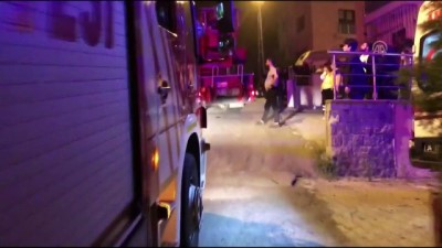 saglik ekibi - Kartal’da apartmanın giriş katında yangın - İSTANBUL  Videosu