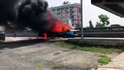 trafik yogunlugu - Küçükçekmece’de araç yangını - İSTANBUL  Videosu