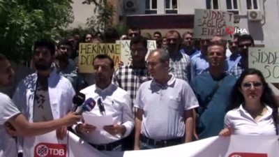  Mardin'de doktora şiddet protesto edildi 