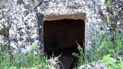  Sakin şehir Ağın'da, kaya mezarlar turizme kazandırılmayı bekliyor 