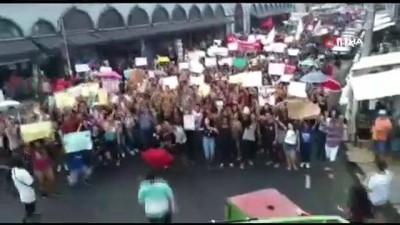 ogretim gorevlisi -  - Brezilya'da Öğrenciler Sokağa İndi  Videosu