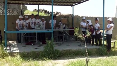 ruzgar turbini - Köyde kesilen elektriğe çare olarak kendi elektriklerini ürettiler - ŞIRNAK  Videosu