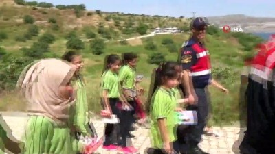 kitap okuma -  Öğrenciler Zeugma Antik Kent'te çöp topladı Videosu