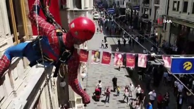 lansman -  Örümcek adamların İstiklal Caddesindeki gösterisi ilgiyle izlendi  Videosu