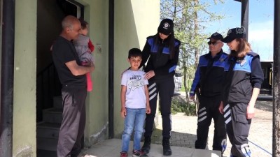 kutuphane - Polis köy çocuklarını kütüphaneyle buluşturuyor - MUŞ Videosu
