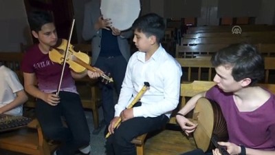 Suriyeli öğrencinin Türk müziği aşkı - ANKARA 
