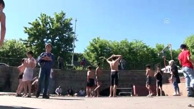 gunesli hava - Süs havuzunda çocukların havuz keyfi - DİYARBAKIR  Videosu