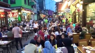aksam ezani -  Tarihi lezzetle iftar açmak isteyen binlerce kişi oraya akın ediyor  Videosu