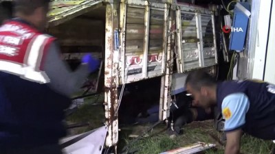  Kaçak göçmenleri taşıyan kamyon devrildi: 5 ölü, 37 yaralı 