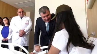 saldiri - Sağlık Bakanı Koca asitli saldırıya uğrayan Berfin Özek'i hastanede ziyaret etti - ANKARA  Videosu