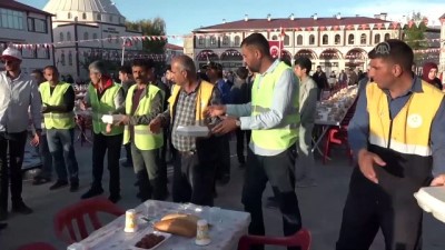 iftar sofrasi - Gürpınar'da 'gönül sofrası' kuruldu - VAN  Videosu