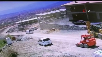 insaat alani -  İş makinesi takla atarak şarampole yuvarlandı... O anlar kamerada Videosu