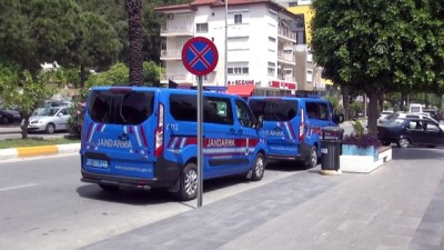 yol verme kavgasi - Yol verme kavgası - Gözaltına alınan 3 zanlı tutuklandı - ANTALYA Videosu