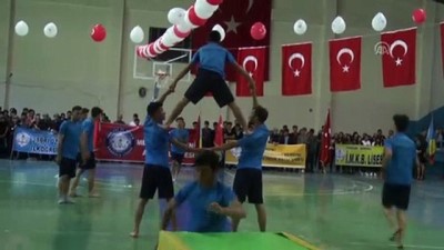 folklor gosterisi - 19 Mayıs Atatürk’ü Anma, Gençlik ve Spor Bayramı (2) - HAKKARİ Videosu