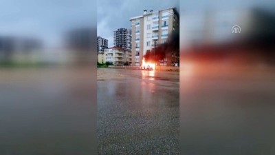 karahisar - Afyonkarahisar'da arızalanan otomobil yandı  Videosu