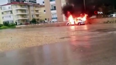 karahisar -  Afyonkarahisar'da otomobil böyle alev alev yandı  Videosu