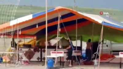 siddetli ruzgar -  Erzurum’da şiddetli rüzgar çatıları uçurdu  Videosu