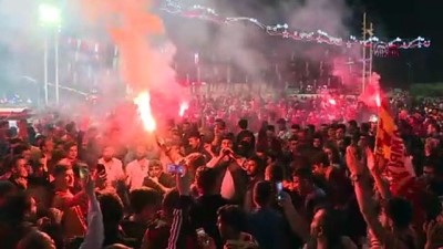 Galatasaray'da şampiyonluk kutlamaları - Taksim (1) - İSTANBUL