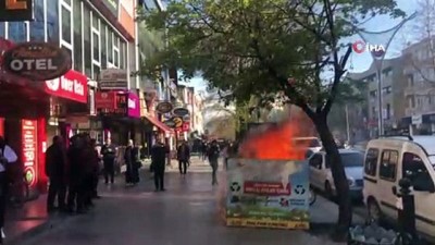  Araçların yanında alev alan konteynere ilk müdahale esnaftan geldi 