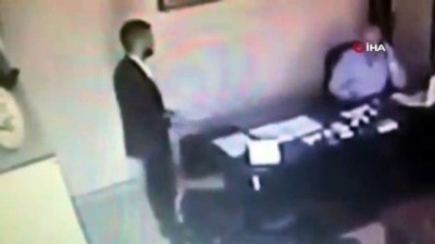 gana -  Denizli'de bir şahıs silahlıyla dükkan sahibine dehşeti yaşattı...O anlar saniye saniye görüntülendi  Videosu