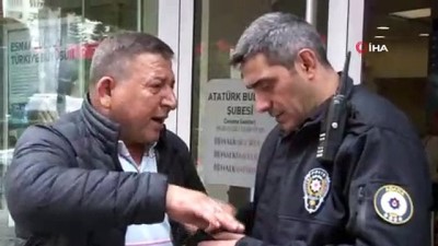 polis merkezi -  İçinde 35 bin 673 lira olan cüzdanı bulup polise teslim etti  Videosu