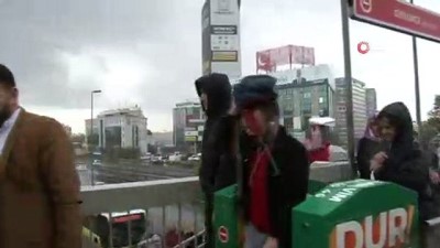 metrobus duraklari -  İstanbul 'da yağmur etkili olmaya başladı  Videosu