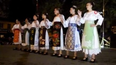  Sırbistan, Romanya ve Bosna Hersek ekipleri Burhaniye'de gösteri yaptı 