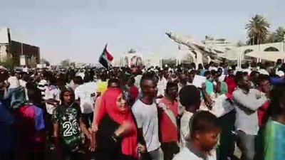 Sudan'daki gösteriler - HARTUM
