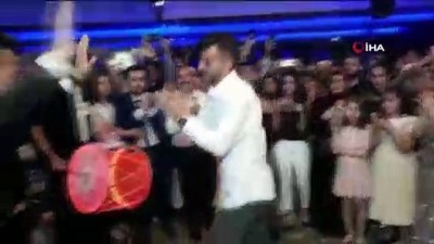 Trabzonsporlu futbolcular düğünde coştu 