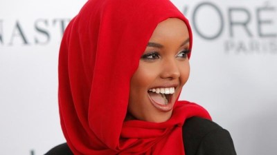  | Burkinili pozuyla spor dergisine kapak olan Müslüman model Aden bir ilke imza attı