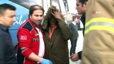  Yurt dışına gitmek için otobüs tekerinin boşluğuna saklandı 