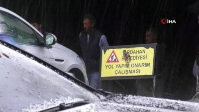  Ardahan'da dolu yağışı etkili oldu 
