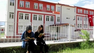 aliskanlik - Çekmecedeki yorumlarla kitap sevgisini aşılıyorlar - SİVAS Videosu