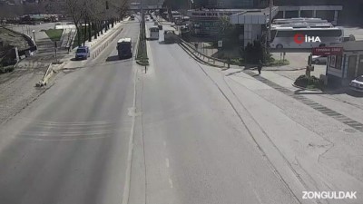 kural ihlali -  Ciple yolcu minibüsünün karıştığı feci kaza kamerada: 2 yaralı  Videosu
