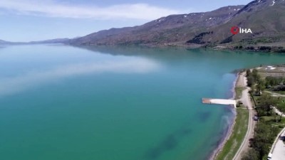 goller -  Elazığ'da şok eden görüntü...Nesli tükenmekte olan balıkları elleriyle avladılar  Videosu