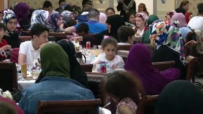 iftar sofrasi -  - Esenler'de 15 ülkeden yetim çocuklar iftarda buluştu Videosu