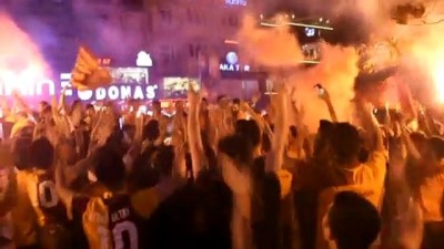 tezahur - Galatasaray'ın şampiyonluk kutlamaları - MANİSA  Videosu